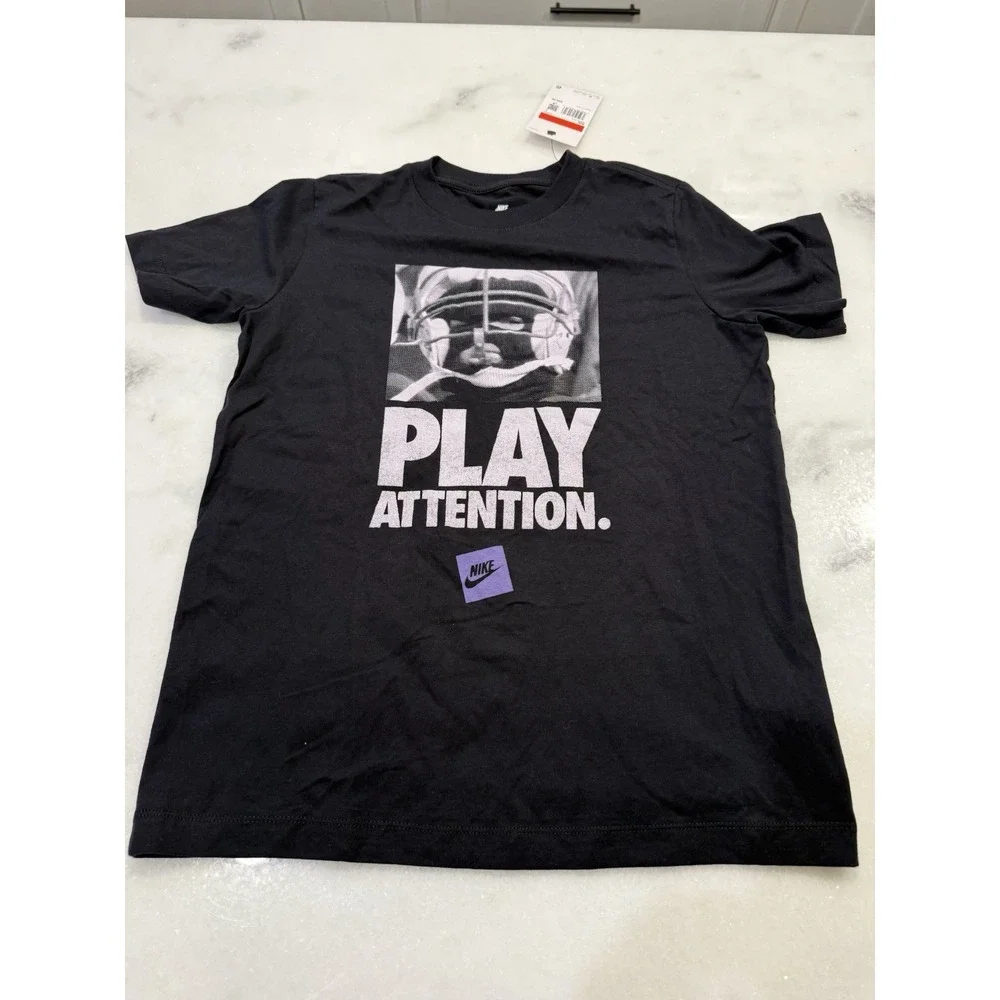 Nike Graphic T-Shirt Kids Large Black Play Attention Football IB8331-010 NEW